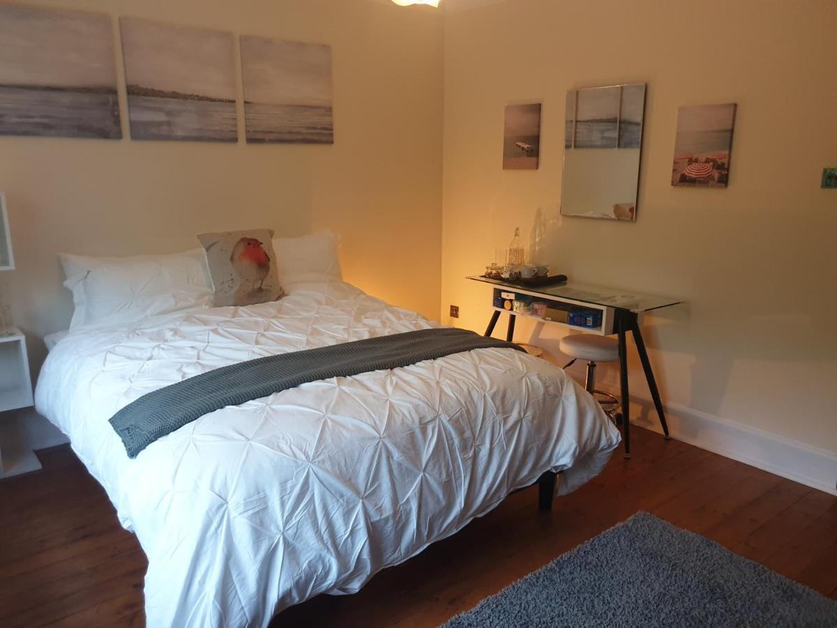 Little Robin Gate - Free Parking - Central - 10 Min Walk To Train Station Борнмут Экстерьер фото