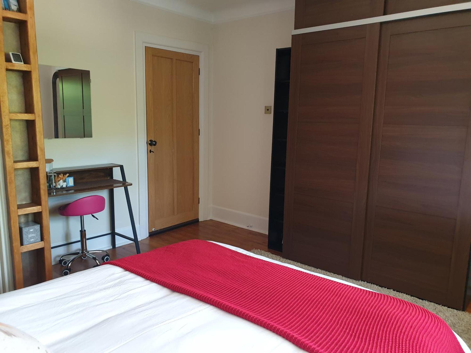 Little Robin Gate - Free Parking - Central - 10 Min Walk To Train Station Борнмут Экстерьер фото